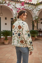 Chaqueta abanicos modelo trasera