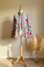 Chaqueta crema bordada - maniquí frontal