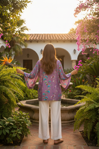 Kimono lavanda floral espalda golden hour